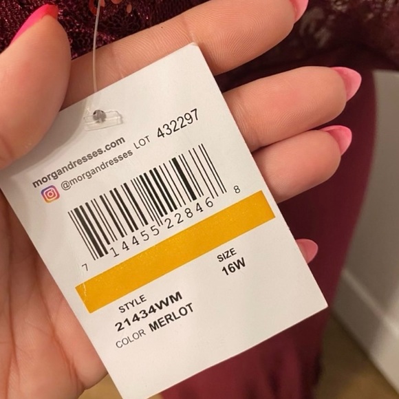 Plus Dress - Picture 9 of 10